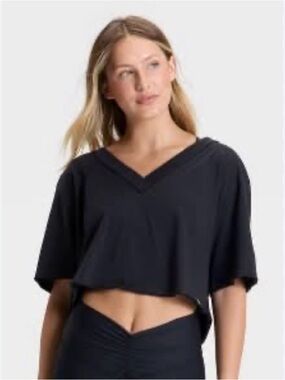 Joy Lab Black V-Neck Cropped Women’s Top